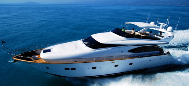 Venere 70S yacht at full speed Venere 70S yacht at full speed