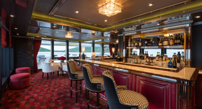 INVCITUS Yacht - Skylounge - Photo by Jeff Brown INVCITUS Yacht - Skylounge - Photo by Jeff Brown