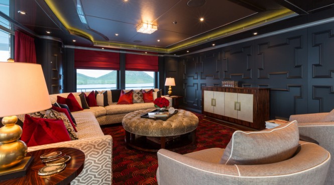 Super yacht INVICTUS - Skylounge - Photo by Jeff Brown Super yacht INVICTUS - Skylounge - Photo by Jeff Brown