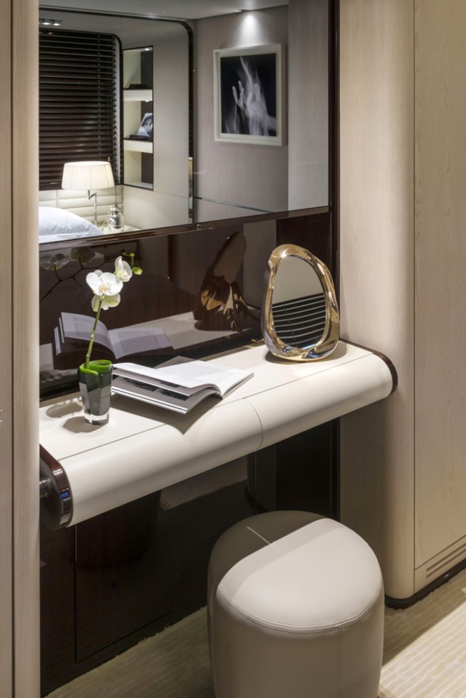 Azimut Grande 95RPH yacht - vanity VIP cabin Azimut Grande 95RPH yacht - vanity VIP cabin