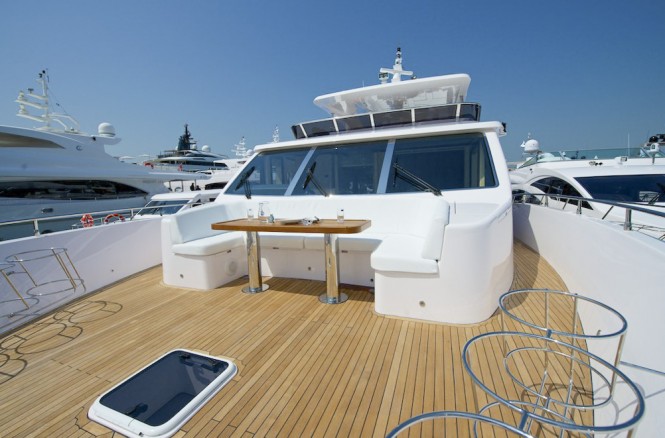 Motor yacht Gulf 75 Exp - Bow Seating Area Motor yacht Gulf 75 Exp - Bow Seating Area