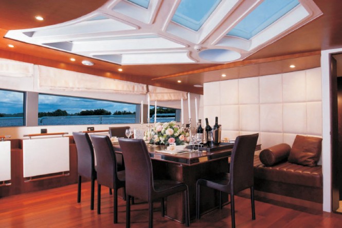 Superyacht Contessa - Dining Superyacht Contessa - Dining