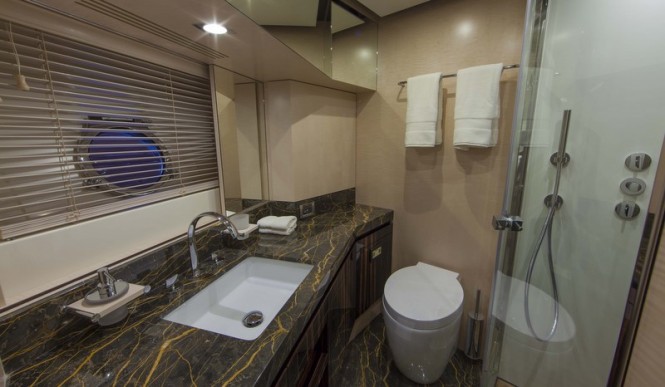 Azimut 84 US Version Yacht - Bathroom Azimut 84 US Version Yacht - Bathroom