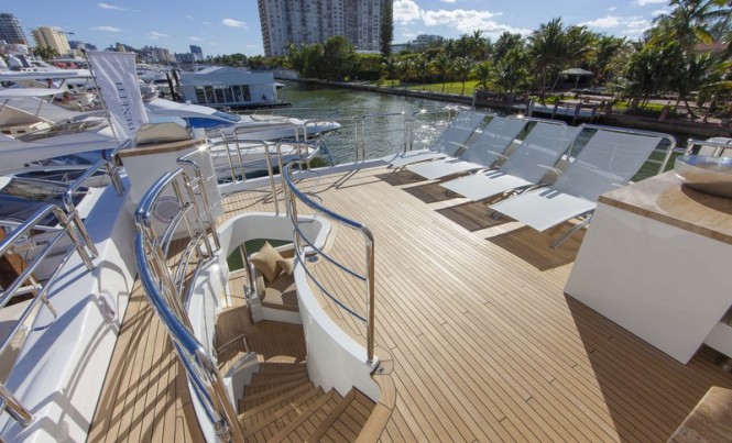 Luxury yacht Azimut 84 US Version - Exterior Luxury yacht Azimut 84 US Version - Exterior