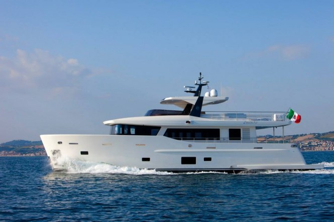 Luxury yacht YOLO - side view - Photo by Maurizio Paradisi