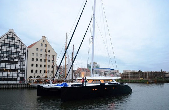 First folding mast construction for Superyachts created by Sunreef Yachts