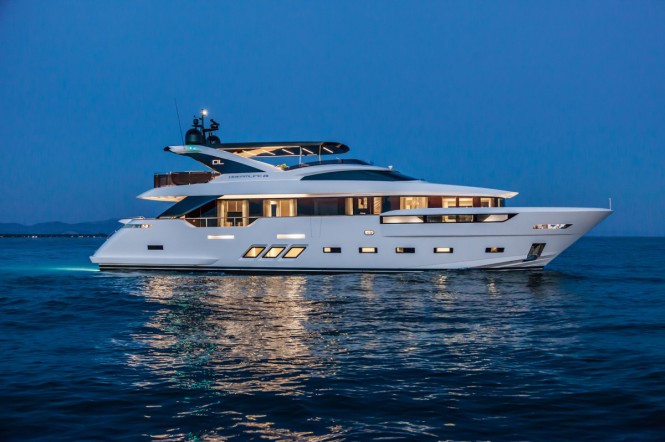 DL YACHTS - LUXURY YACHT DREAMLINE 26M by night DL YACHTS - LUXURY YACHT DREAMLINE 26M by night