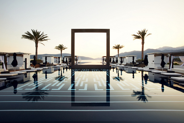 Join a glamorous season opening party at the Lido Mar Pool Club.