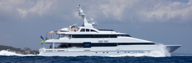 Life Saga Yacht Life Saga Yacht