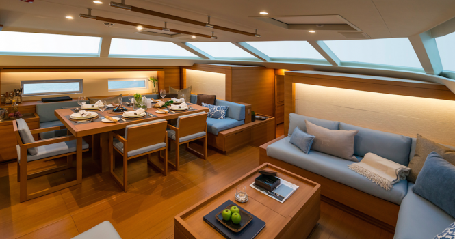 SW102RS Sailing Yacht Farfalla - Saloon Dining - Photo Alain Proust