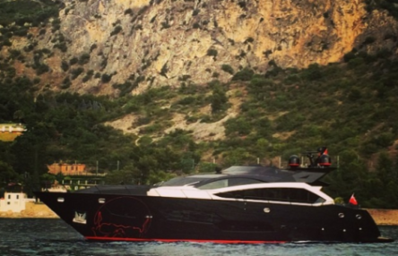 The Sunseeker 101 Sport Yacht “BLACK LEGEND”, winner at the World Yachts Trophies The Sunseeker 101 Sport Yacht “BLACK LEGEND”, winner at the World Yachts Trophies
