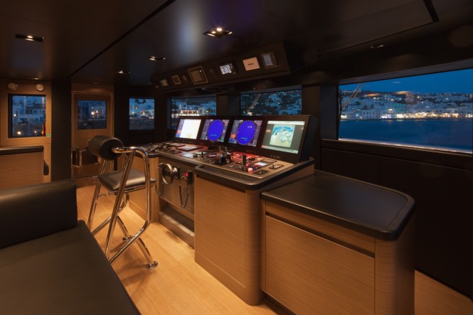 CRN Motor Yacht SARAMOUR - Wheel house CRN Motor Yacht SARAMOUR - Wheel house