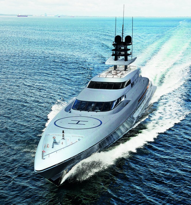Luxury yacht SILVER FAST - front view Luxury yacht SILVER FAST - front view