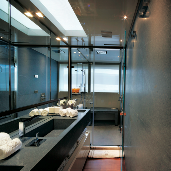 Motor Yacht O - owner's bathroom