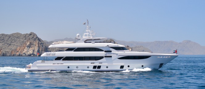 Motor yacht Majesty 135 running Motor yacht Majesty 135 running