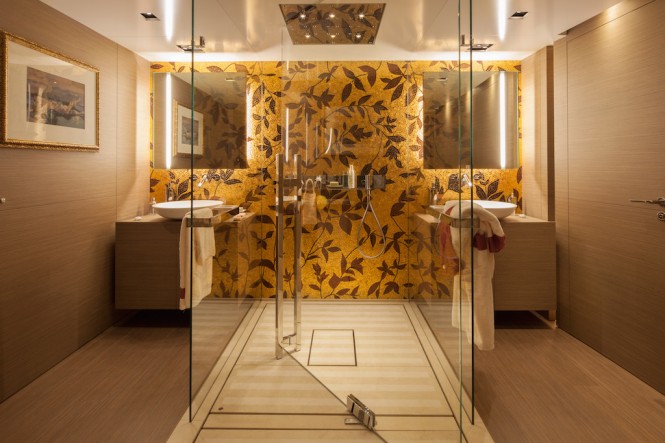 SARAMOUR Yacht - Upper Deck owners bathroom SARAMOUR Yacht - Upper Deck owners bathroom