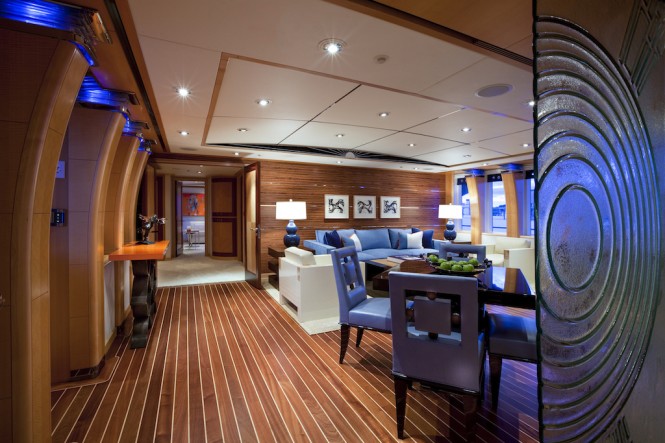 Charter yacht VICTORIA DEL MAR - Skylounge - Photo Jim Raycroft Charter yacht VICTORIA DEL MAR - Skylounge - Photo Jim Raycroft