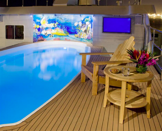 Explorer yacht GLOBAL - swimming pool Explorer yacht GLOBAL - swimming pool