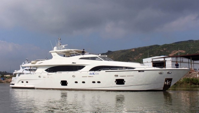 Luxury motor yacht Xinyi 868 - side view Luxury motor yacht Xinyi 868 - side view