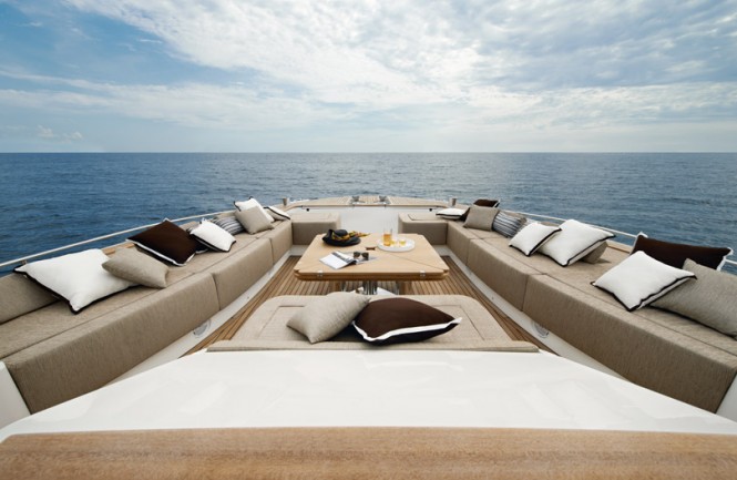 MCY86 Yacht Never Say Never - Bow lounge MCY86 Yacht Never Say Never - Bow lounge