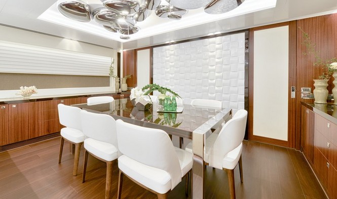 Paradise Yacht - Dining