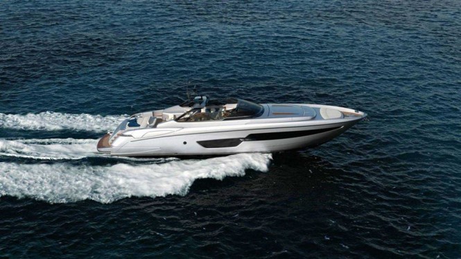 New motor yacht Riva 88’ Florida Convertible Top