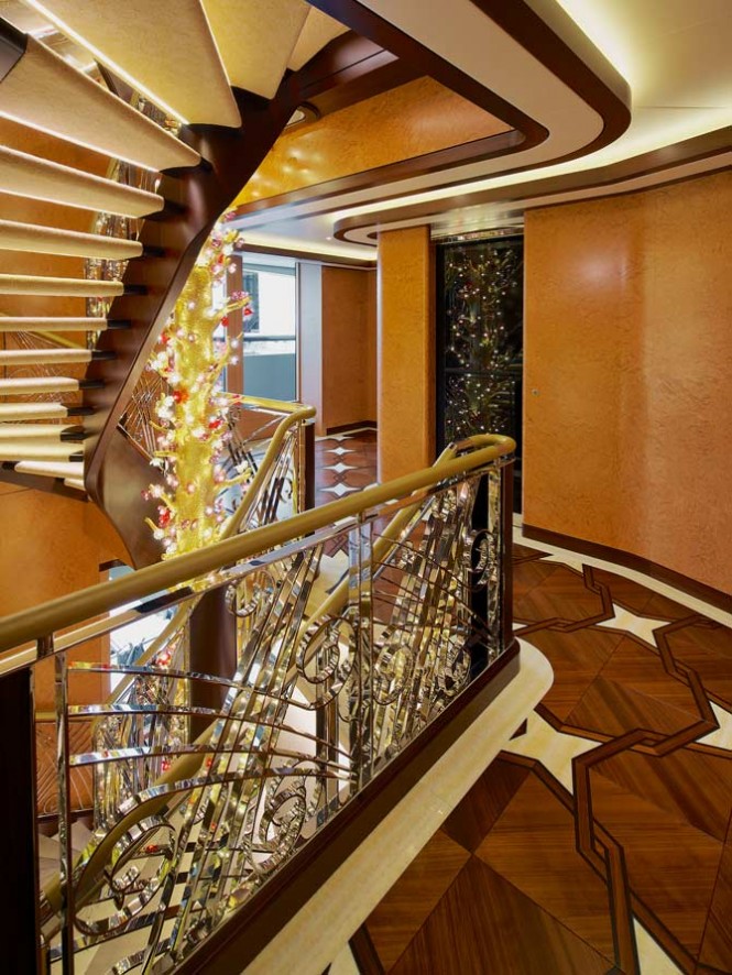 Superyacht SOLANDGE - Tree of Life Superyacht SOLANDGE - Tree of Life
