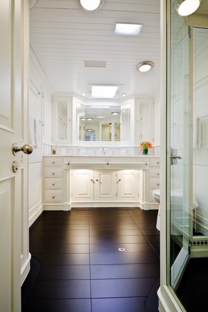 Mari-Cha III Yacht - Bathroom Mari-Cha III Yacht - Bathroom