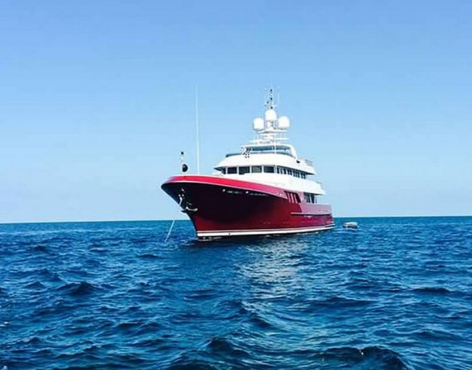 Superyacht Qing - front view Superyacht Qing - front view