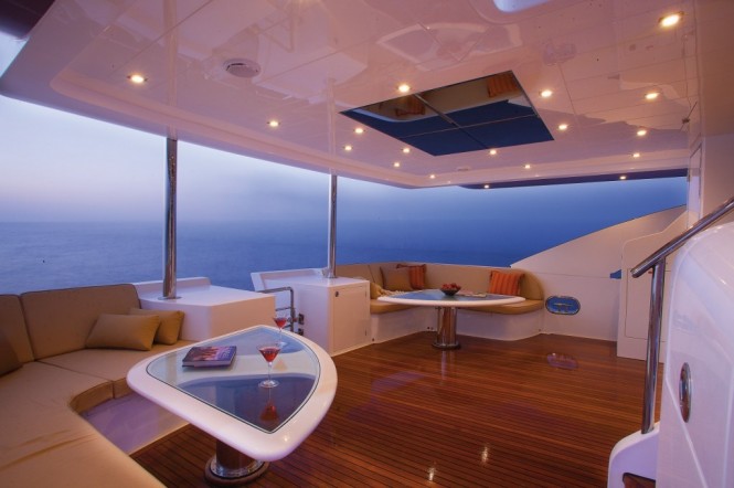 H830 Yacht - Cockpit H830 Yacht - Cockpit