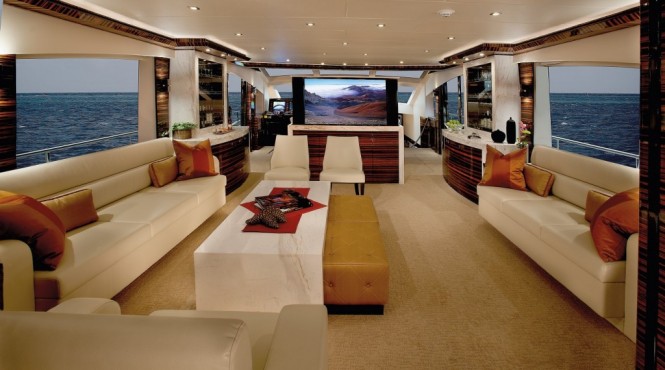 Luxury motor yacht Hampton 830 Euro - Main Salon Luxury motor yacht Hampton 830 Euro - Main Salon