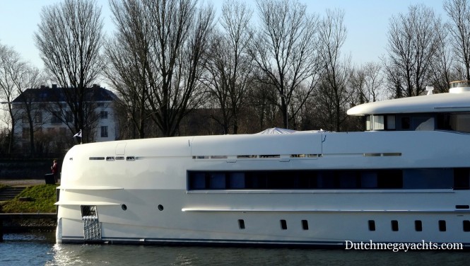 Heesen Sibelle Yacht with mast added - bow Heesen Sibelle Yacht with mast added - bow