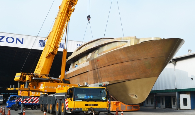 Horizon RP120 superyacht with hull and superstructure joined together Horizon RP120 superyacht with hull and superstructure joined together
