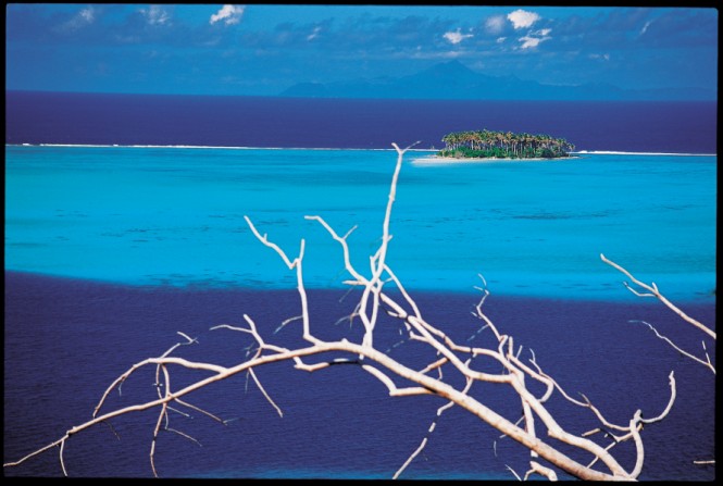 Tahiti Yacht Charter aboard  Sailing Yacht Lupa Of London
