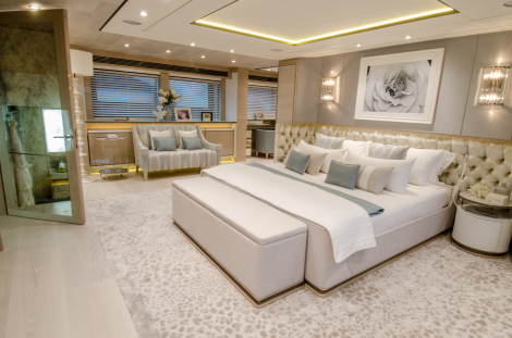 “THUMPER’s” stunningly sumptuous Master Stateroom features luxurious bespoke upholstery, fabrics and an expansive sunken bathroom “THUMPER’s” stunningly sumptuous Master Stateroom features luxurious bespoke upholstery, fabrics and an expansive sunken bathroom