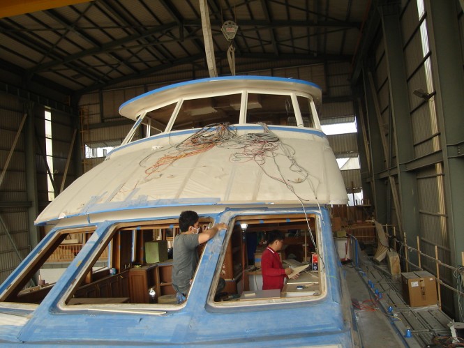 Works on motor yacht Hunt 80 Sport
