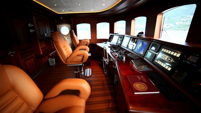 Clarity superyacht -upperdeck