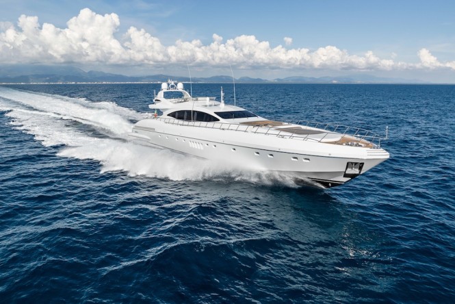 Photos of the Maxi Open Mangusta 132 Yacht