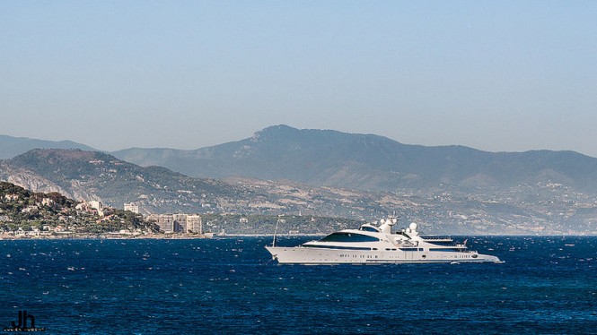 YAS Yacht - Photo by Julien Hubert