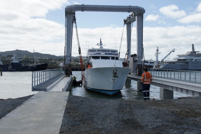 100′ Broward Superyacht – The Biggest Lift Yet completed by Oceania Marine with New 100 Tonne Travelift