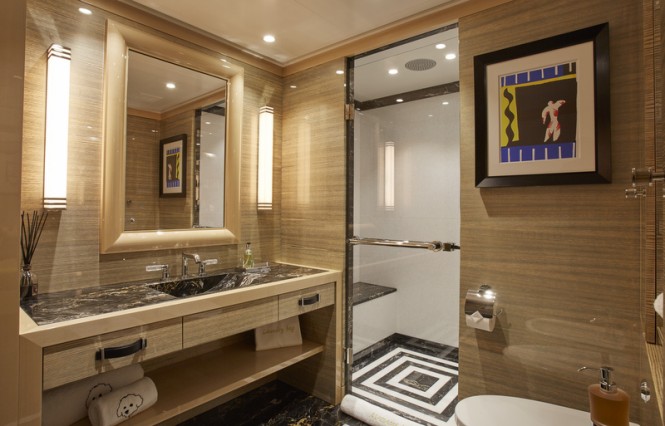 MADAME KATE - Guest Bathroom