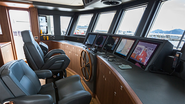 STORM Yacht - Wheelhouse