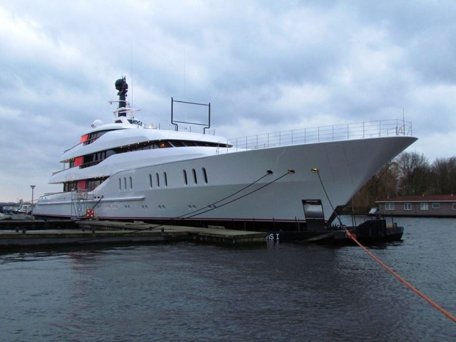 Feadship Luxury Yacht VANISH leaves Kaag Island
