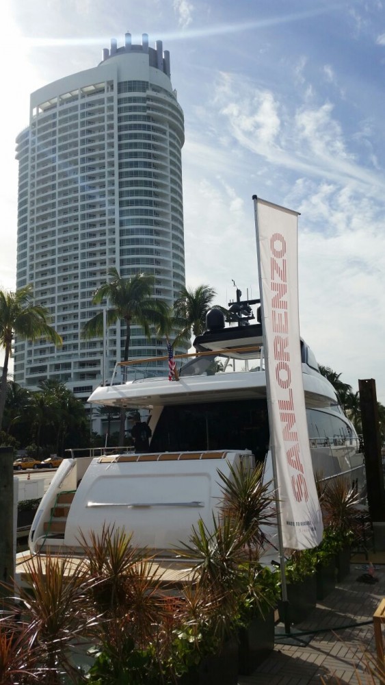 Sanlorenzo SL86 in Miami - aft view