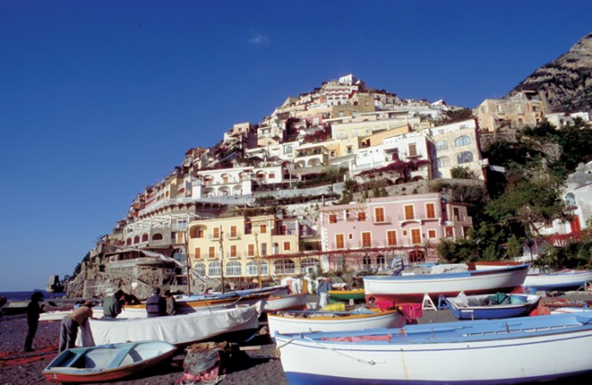 Discover Naples in Luxury: No Delivery Fees Aboard Charter Yacht ANDEA