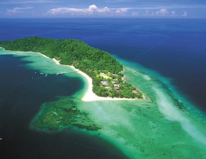 BORNEO Aerial shot of Manukan Island, Tunku Abdul Rahman Marine Park