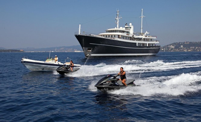 Large group charters to Costa Rica and Panama aboard yacht Sherakhan