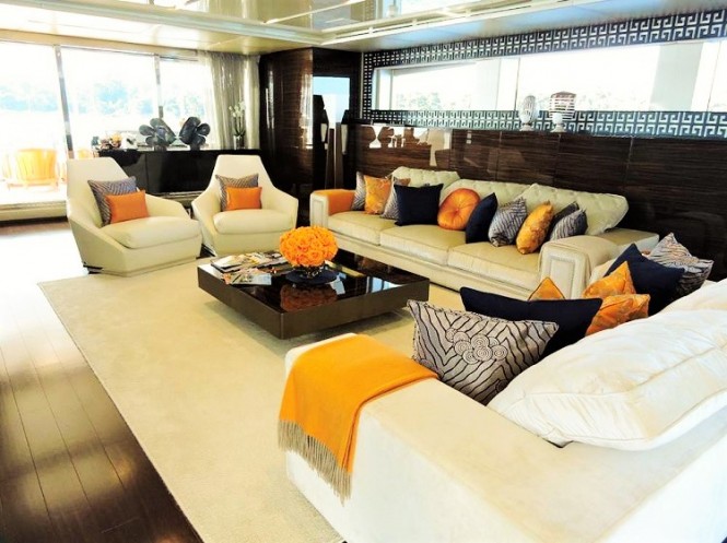 FLYING DRAGON - Main Salon