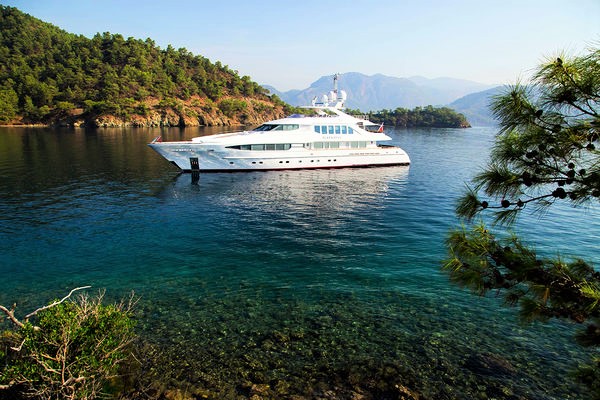 Charter Seven Sins to Tahiti this autumn