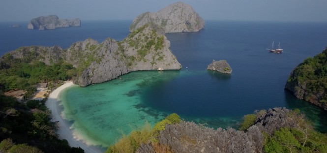 Dunia Baru in Myanmar bay